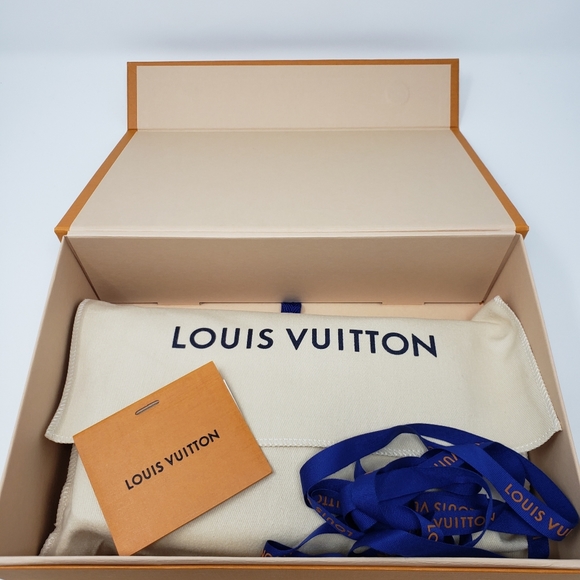 Like New Louis Vuitton Croisette Scarlet Chain Wallet! - Picture 10 of 10